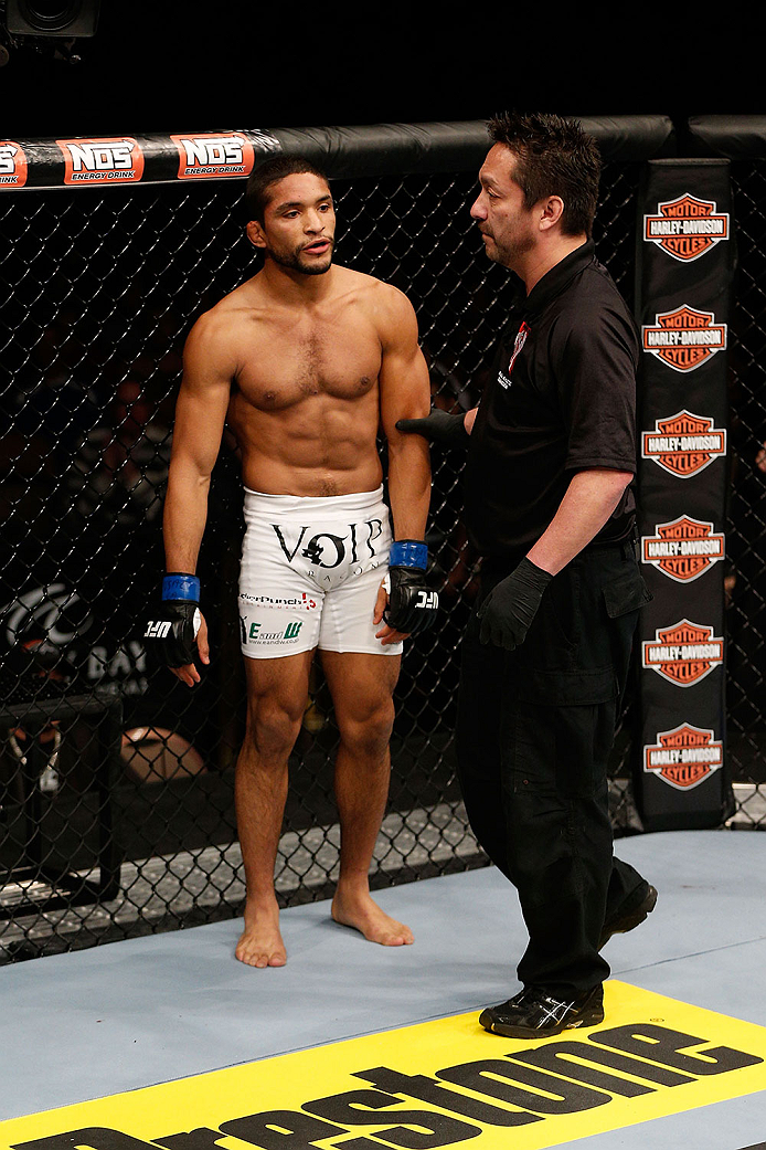 LAS VEGAS, NV - NOVEMBER 30:  Maximo Blanco (L) is talked to by referee Mario Yamasaki (R) after Blanco landed an illegal knee to the head of Akira Corassani in their featherweight fight during The Ultimate Fighter season 18 live finale inside the Mandala