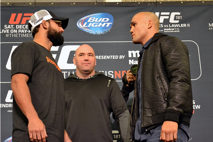 La primera pelea entre Hendricks y Lawler se fue a decisión muy cerrada que pudo ir para cualquier lado. Desde entonces Hendricks no ha peleado, Lawler ha vencido a Brown y Ellenberger.