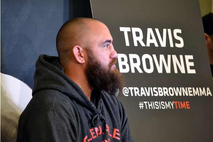 “Cambié de campamento. Entrené con Hamilton quien también está en esta cartelera. Hicimos mucho boxeo, creo que tiré más golpes en este campamento que en toda mi carrera": Travis Browne