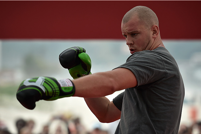 RIO DE JANEIRO, BRAZIL - JULY 29:  Heavyweight contender Stefan Struve of the Netherlands holds an open training session at Pepe Beach on July 29, 2015 in Rio de Janeiro, Brazil.  (Photo by Buda Mendes/Zuffa LLC/Zuffa LLC via Getty Images)