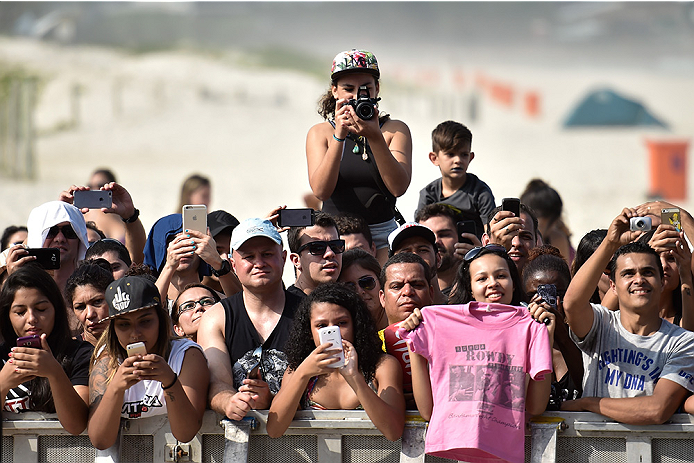 RIO DE JANEIRO, BRAZIL - JULY 29: Brazilian fans watch an open training session at Pepe Beach on July 29, 2015 in Rio de Janeiro, Brazil. (Photo by Buda Mendes/Zuffa LLC/Zuffa LLC via Getty Images)