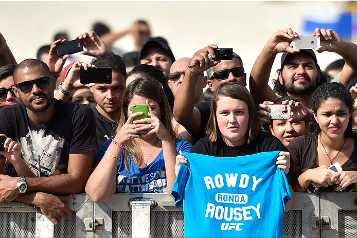 RIO DE JANEIRO, BRAZIL - JULY 29:  Brazilian fans watch an open training session at Pepe Beach on July 29, 2015 in Rio de Janeiro, Brazil.  (Photo by Buda Mendes/Zuffa LLC/Zuffa LLC via Getty Images)