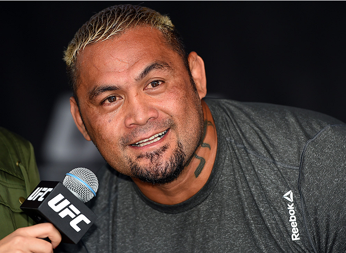 MELBOURNE, AUSTRALIA - NOVEMBER 12:  Mark Hunt of New Zealand addresses the fans after an open workout for fans and media at Federation Square on November 12, 2015 in Melbourne, Australia. (Photo by Josh Hedges/Zuffa LLC/Zuffa LLC via Getty Images)