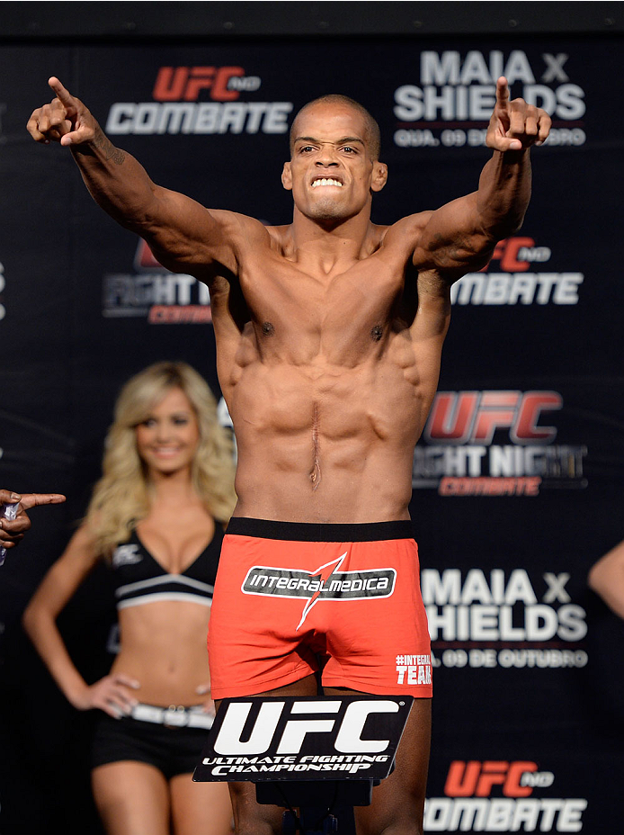 BARUERI, BRAZIL - OCTOBER 8:  Alan Patrick weighs-in during the UFC Fight Night: Maia v Shields weigh-in at the Ginasio Jose Correa on October 8, 2013 in Barueri, Sao Paulo, Brazil. (Photo by Jeff Bottari/Zuffa LLC/Zuffa LLC via Getty Images)