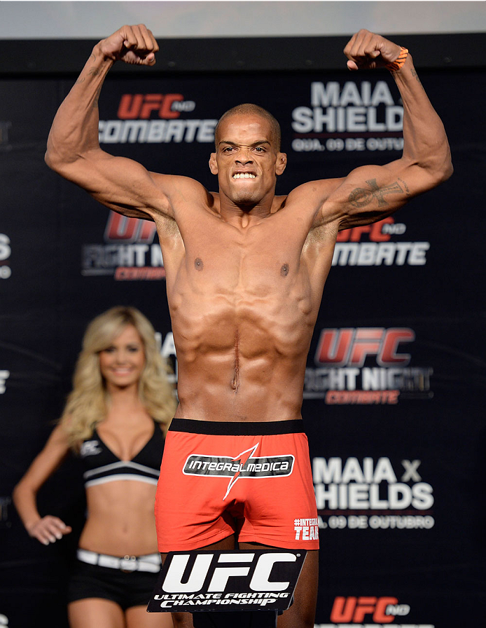 BARUERI, BRAZIL - OCTOBER 8:  Alan Patrick weighs-in during the UFC Fight Night: Maia v Shields weigh-in at the Ginasio Jose Correa on October 8, 2013 in Barueri, Sao Paulo, Brazil. (Photo by Jeff Bottari/Zuffa LLC/Zuffa LLC via Getty Images)