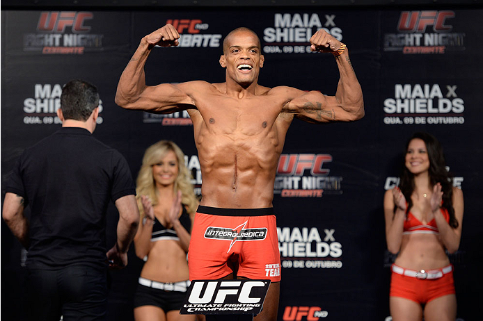 BARUERI, BRAZIL - OCTOBER 8:  Alan Patrick weighs-in during the UFC Fight Night: Maia v Shields weigh-in at the Ginasio Jose Correa on October 8, 2013 in Barueri, Sao Paulo, Brazil. (Photo by Jeff Bottari/Zuffa LLC/Zuffa LLC via Getty Images)