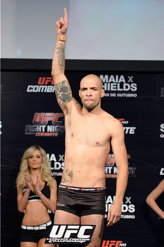 BARUERI, BRAZIL - OCTOBER 8:  Igor Araujo weighs-in during the UFC Fight Night: Maia v Shields weigh-in at the Ginasio Jose Correa on October 8, 2013 in Barueri, Sao Paulo, Brazil. (Photo by Jeff Bottari/Zuffa LLC/Zuffa LLC via Getty Images)
