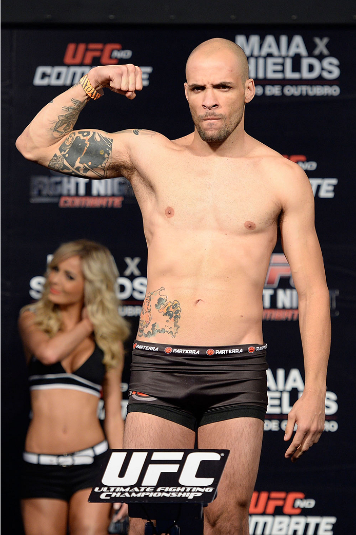BARUERI, BRAZIL - OCTOBER 8:  Igor Araujo weighs-in during the UFC Fight Night: Maia v Shields weigh-in at the Ginasio Jose Correa on October 8, 2013 in Barueri, Sao Paulo, Brazil. (Photo by Jeff Bottari/Zuffa LLC/Zuffa LLC via Getty Images)
