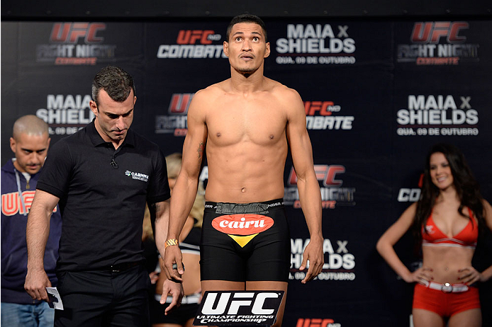 BARUERI, BRAZIL - OCTOBER 8:  Ildemar Alcantara weighs-in during the UFC Fight Night: Maia v Shields weigh-in at the Ginasio Jose Correa on October 8, 2013 in Barueri, Sao Paulo, Brazil. (Photo by Jeff Bottari/Zuffa LLC/Zuffa LLC via Getty Images)