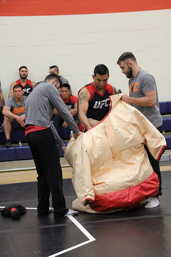 Fotogalería del reto de coaches de The Ultimate Fighter Latinoamérica II, entre Efraín Escudero y Kelvin Gastelum (Fotos por Rambo Mendoza).