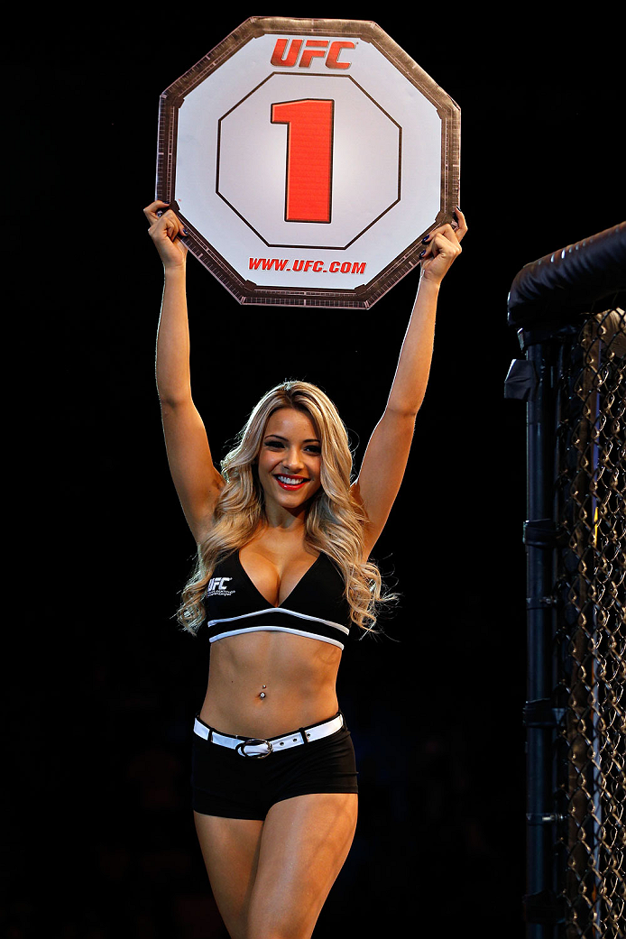 SAO PAULO, BRAZIL - MAY 31: UFC Octagon Girl Fernanda Hernandes introduces a round during the UFC Fight Night event at the Ginasio do Ibirapuera on May 31, 2014 in Sao Paulo, Brazil. (Photo by Josh Hedges/Zuffa LLC/Zuffa LLC via Getty Images)