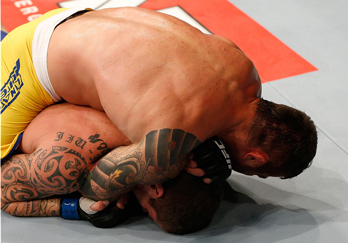 SAO PAULO, BRAZIL - MAY 31: (R-L) Ricardo Abreu secures a rear choke submission against Wagner Silva in their middleweight fight during the UFC Fight Night event at the Ginasio do Ibirapuera on May 31, 2014 in Sao Paulo, Brazil. (Photo by Josh Hedges/Zuff