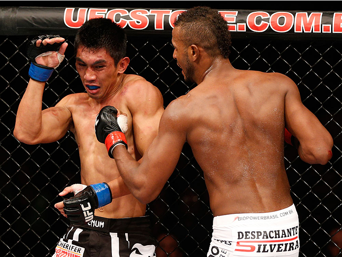 SAO PAULO, BRAZIL - MAY 31: (R-L) Kevin Souza punches Mark Eddiva in their featherweight fight during the UFC Fight Night event at the Ginasio do Ibirapuera on May 31, 2014 in Sao Paulo, Brazil. (Photo by Josh Hedges/Zuffa LLC/Zuffa LLC via Getty Images)