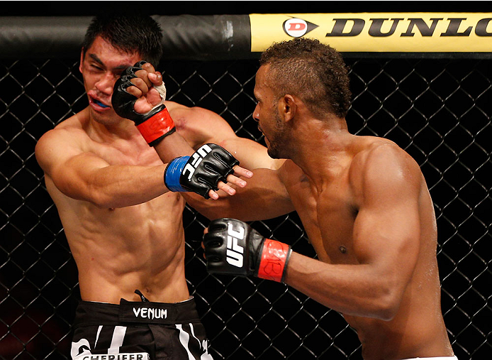 SAO PAULO, BRAZIL - MAY 31: (R-L) Kevin Souza punches Mark Eddiva in their featherweight fight during the UFC Fight Night event at the Ginasio do Ibirapuera on May 31, 2014 in Sao Paulo, Brazil. (Photo by Josh Hedges/Zuffa LLC/Zuffa LLC via Getty Images)