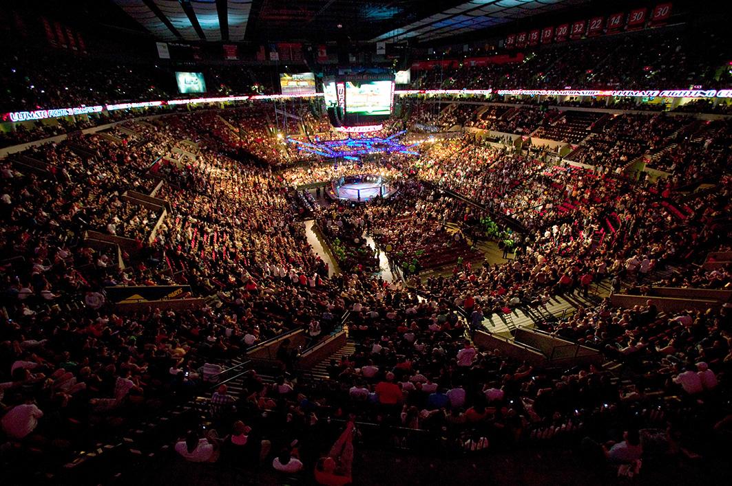 14 mil pessoas lotaram a Rose Garden Arena para empurrar Couture