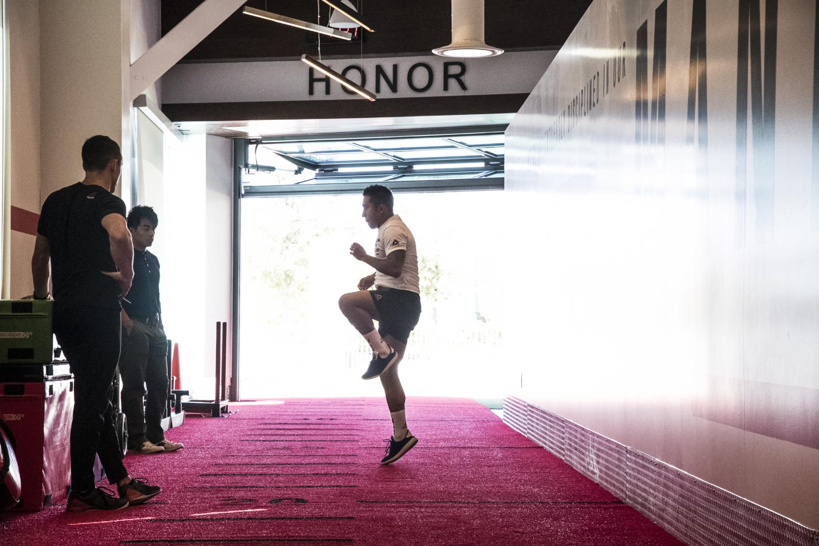 Alejandro Perez entrenando en el UFC Performance Institute