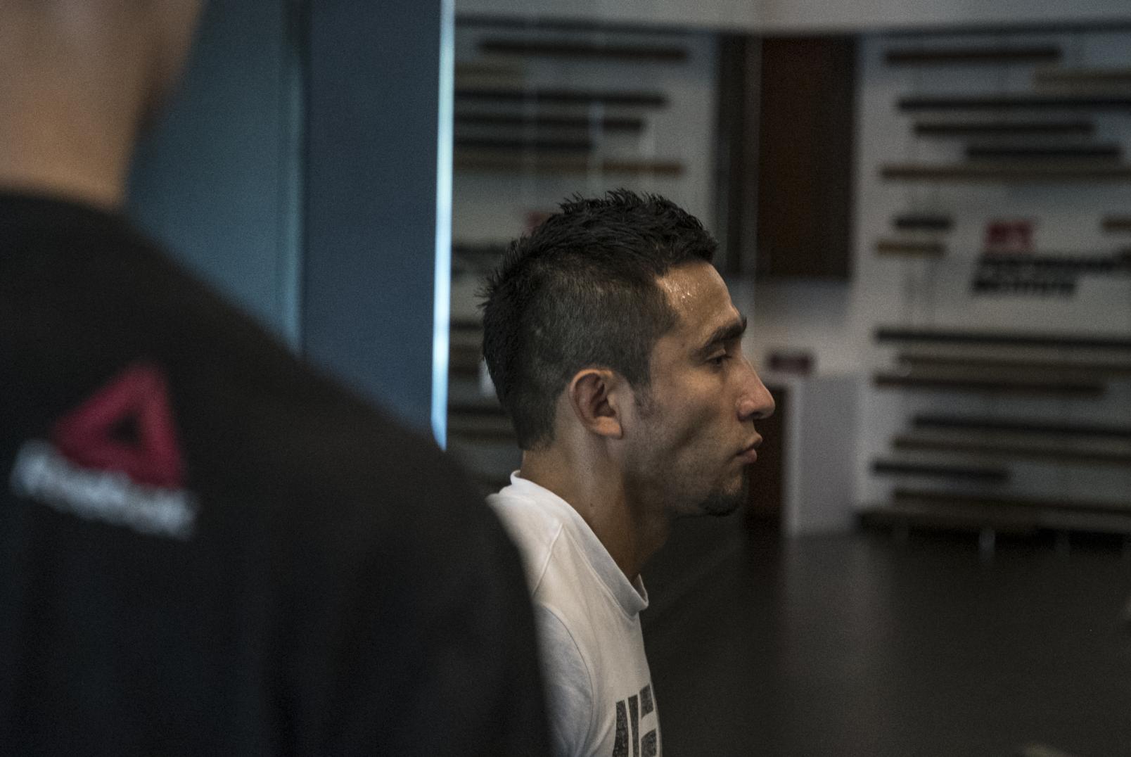 Alejandro Perez entrenando en el UFC Performance Institute