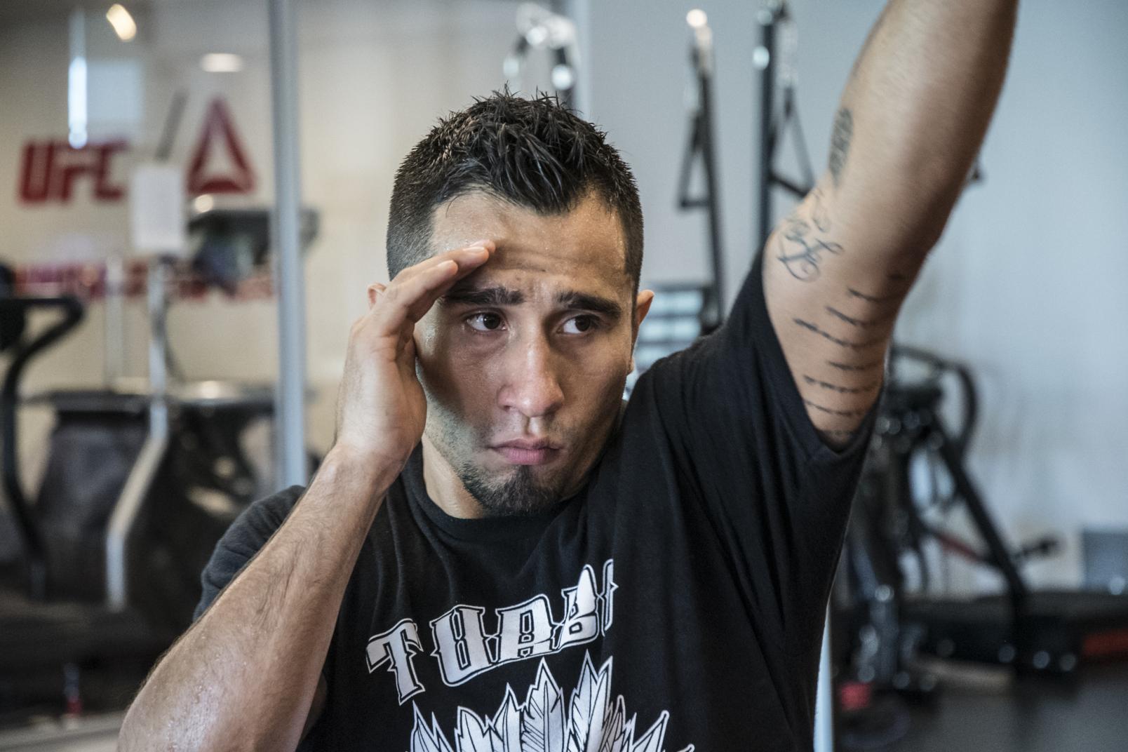 Alejandro Perez entrenando en el UFC Performance Institute