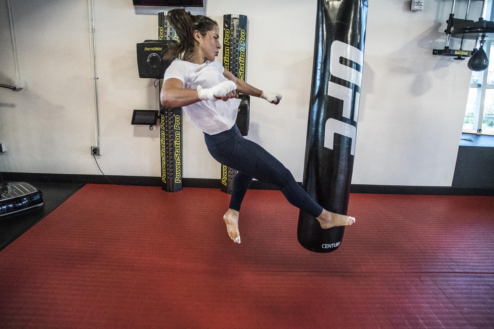 39 UFC Uruguay Veronica Macedo sparring session