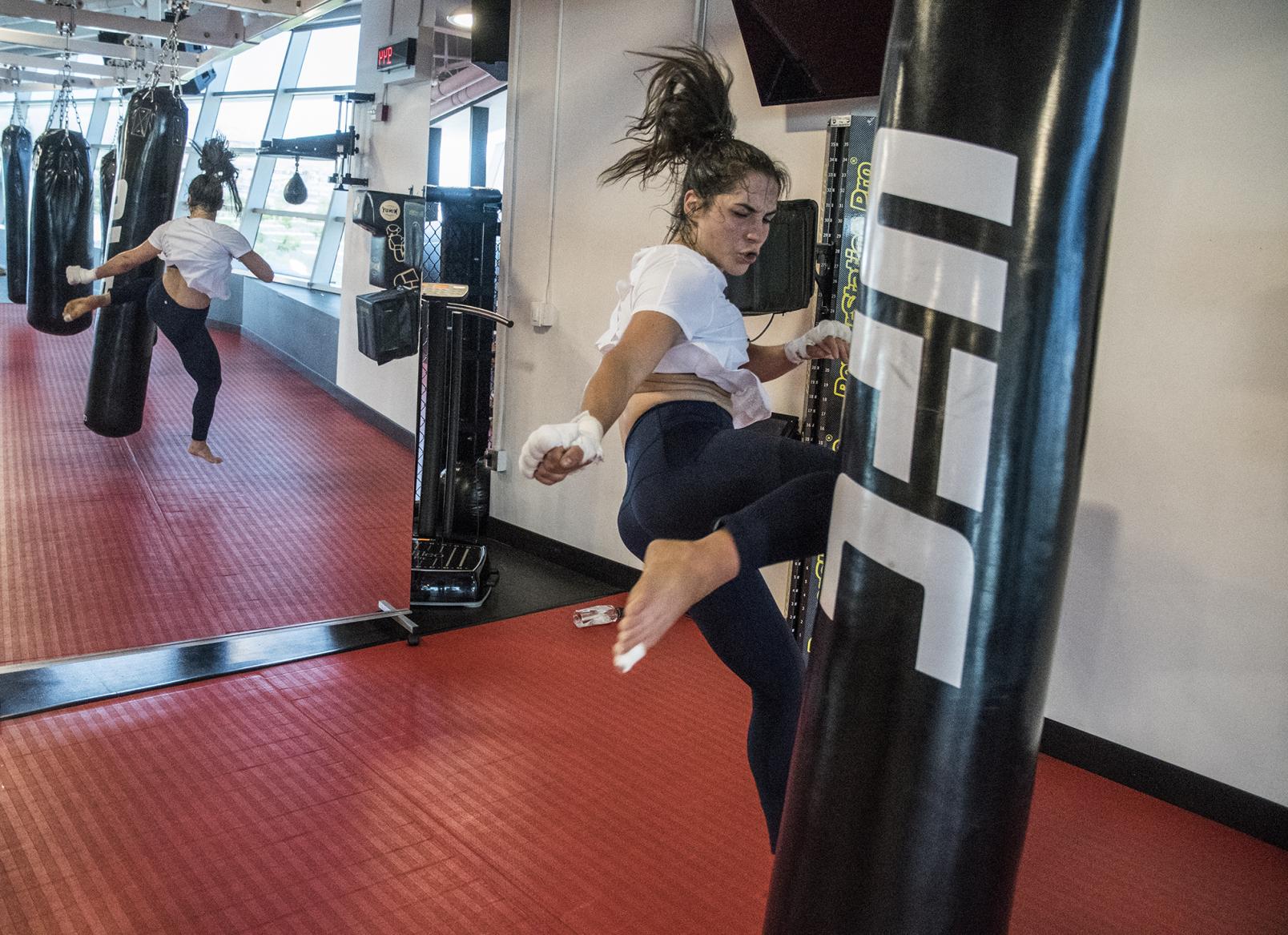 41 UFC Uruguay Veronica Macedo sparring session