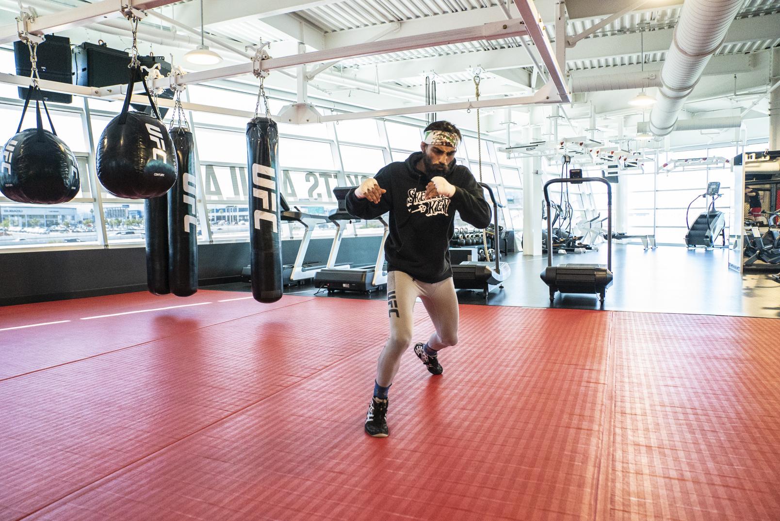 05 - Jose Quinonez and Brandon Moreno prepare for their fights