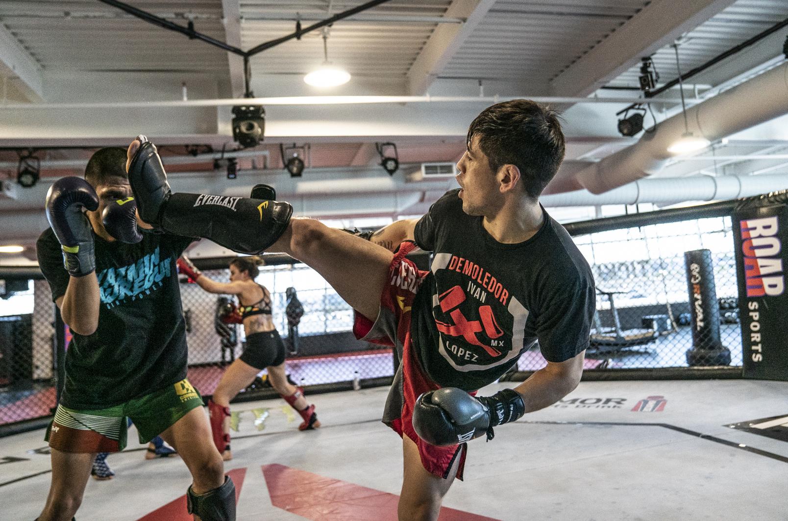 07 - Jose Quinonez and Brandon Moreno prepare for their fights