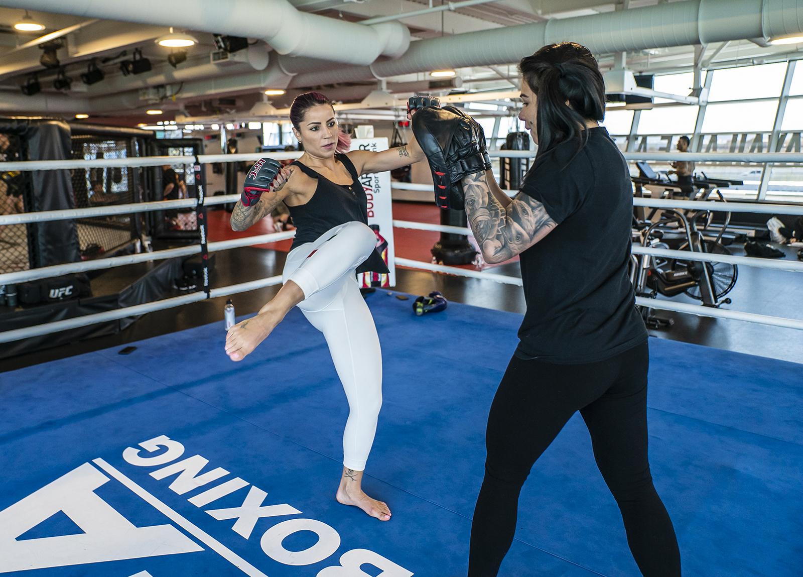 03 - UFC Strawweight Claudia Gadelha and Skateboarder athlete Leticia Bufoni