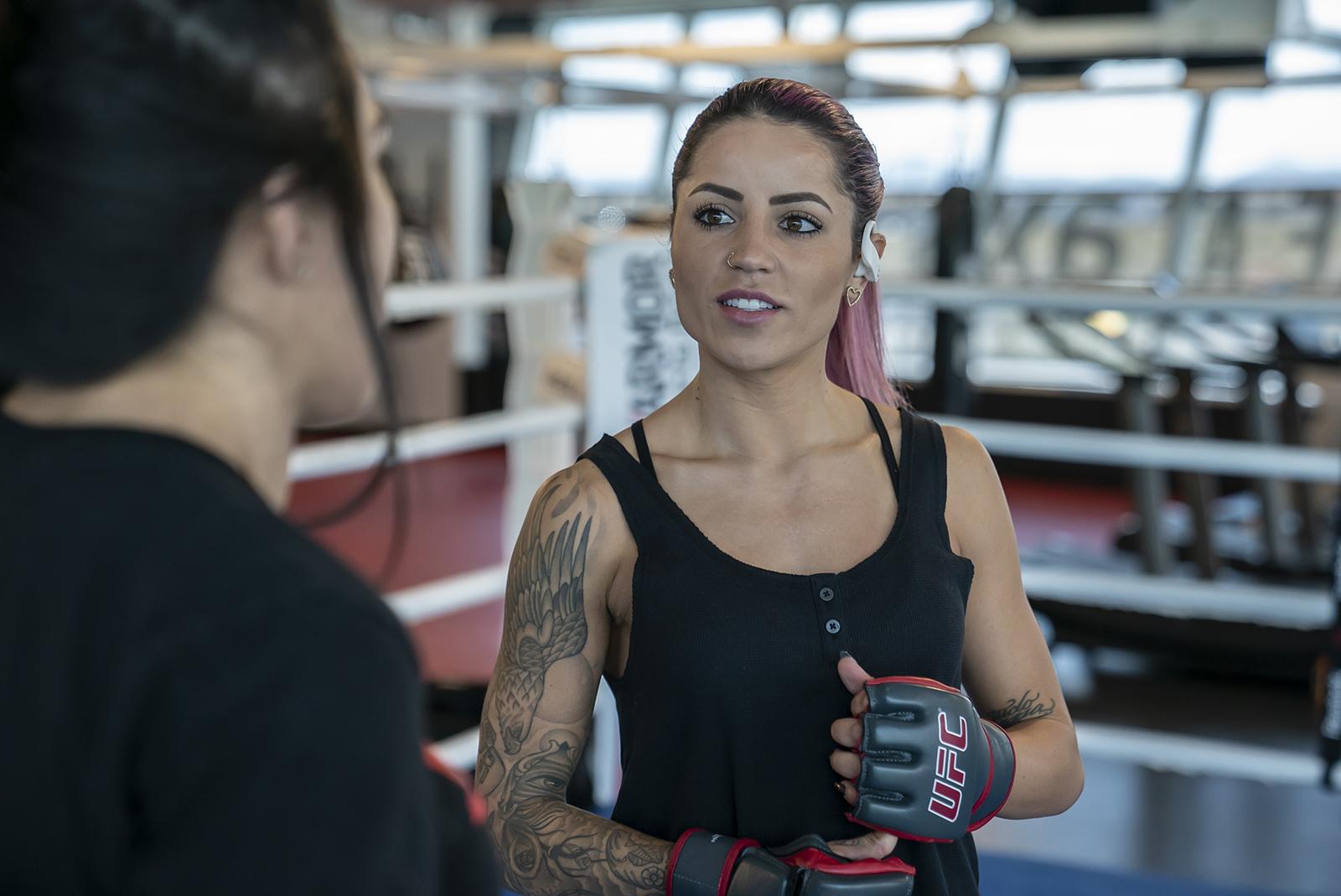 05 - UFC Strawweight Claudia Gadelha and Skateboarder athlete Leticia Bufoni