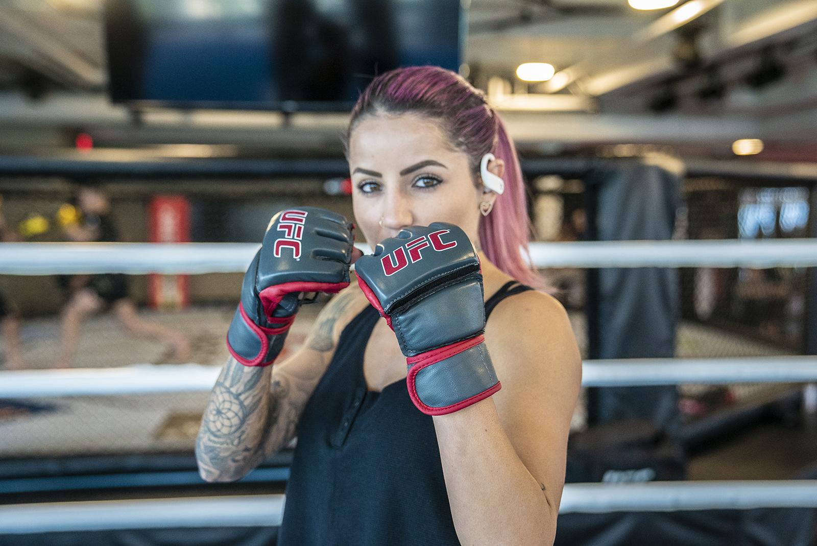06 - UFC Strawweight Claudia Gadelha and Skateboarder athlete Leticia Bufoni