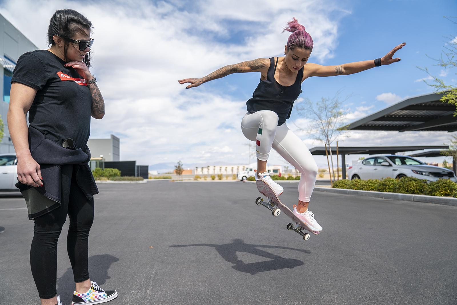 10 - UFC Strawweight Claudia Gadelha and Skateboarder athlete Leticia Bufoni