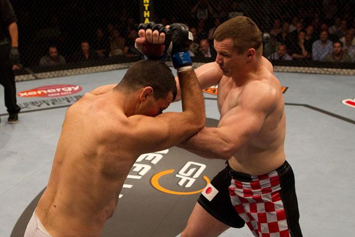 ufc110_05_crocop_vs_perosh_002