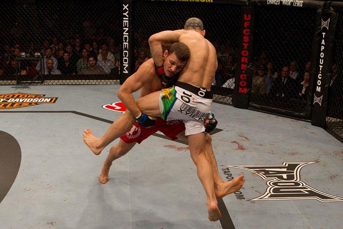 ufc110_08_silva_vs_bisping_003