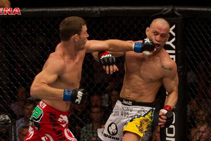 ufc110_08_silva_vs_bisping_006