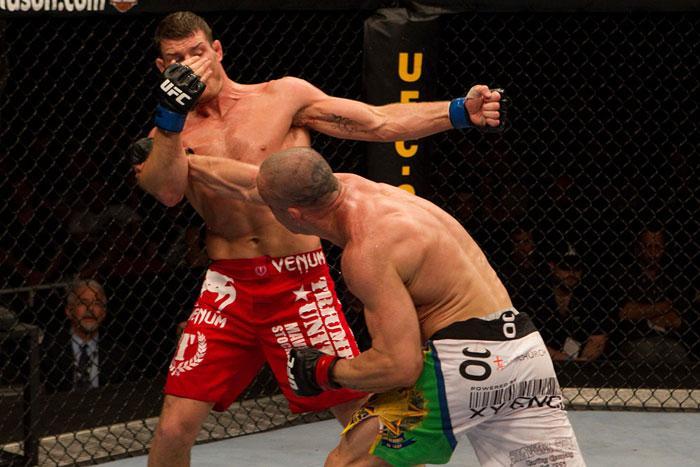 ufc110_08_silva_vs_bisping_019
