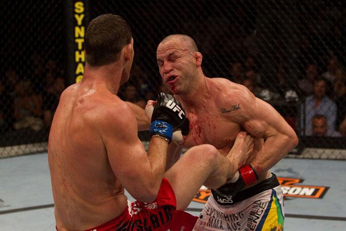 ufc110_08_silva_vs_bisping_030