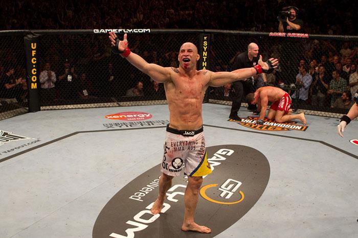 ufc110_08_silva_vs_bisping_036