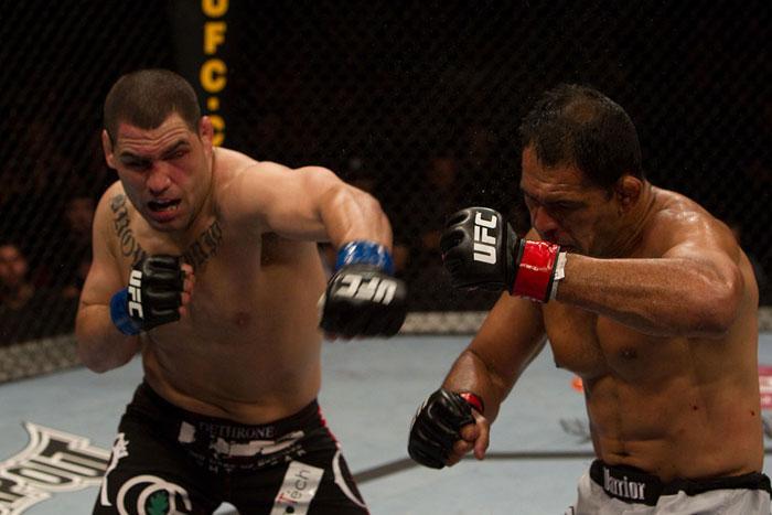 ufc110_09_velasquez_vs_nogueira_012