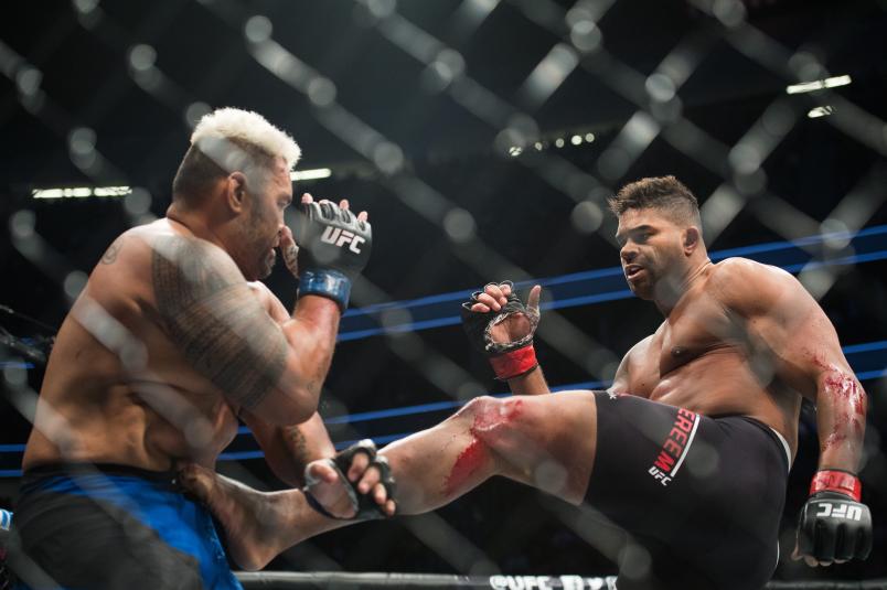 LAS VEGAS, NV - MARCH 04: (R-L) Alistair Overeem of the Netherlands kicks Mark Hunt of New Zealand in their heavyweight bout during the UFC 209 event at T-Mobile arena on March 4, 2017 in Las Vegas, Nevada. (Photo by Brandon Magnus/Zuffa LLC/Zuffa LLC via Getty Images)