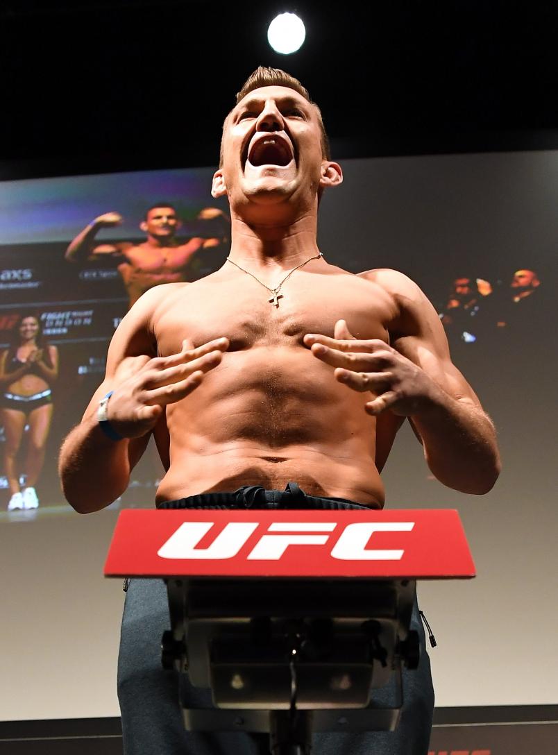 Ian Heinisch poses on the scale during the UFC Fight Night weigh-in at The O2 on March 15, 2019 in London, England. (Photo by Mike Roach/Zuffa LLC)
