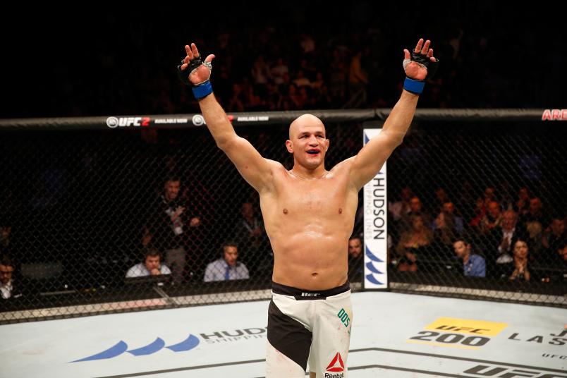 Junior Cigano celebra vitória