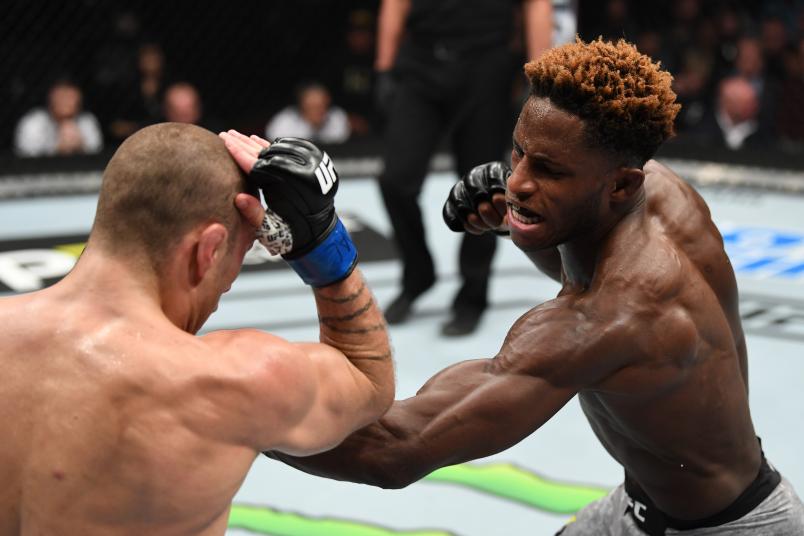 TORONTO, CANADA - DECEMBER 08: (R-L) Hakeem Dawodu of Canada punches Kyle Bochniak in their featherweight fight during the UFC 231 event at Scotiabank Arena on December 8, 2018 in Toronto, Canada. (Photo by Josh Hedges/Zuffa LLC/Zuffa LLC via Getty Images)