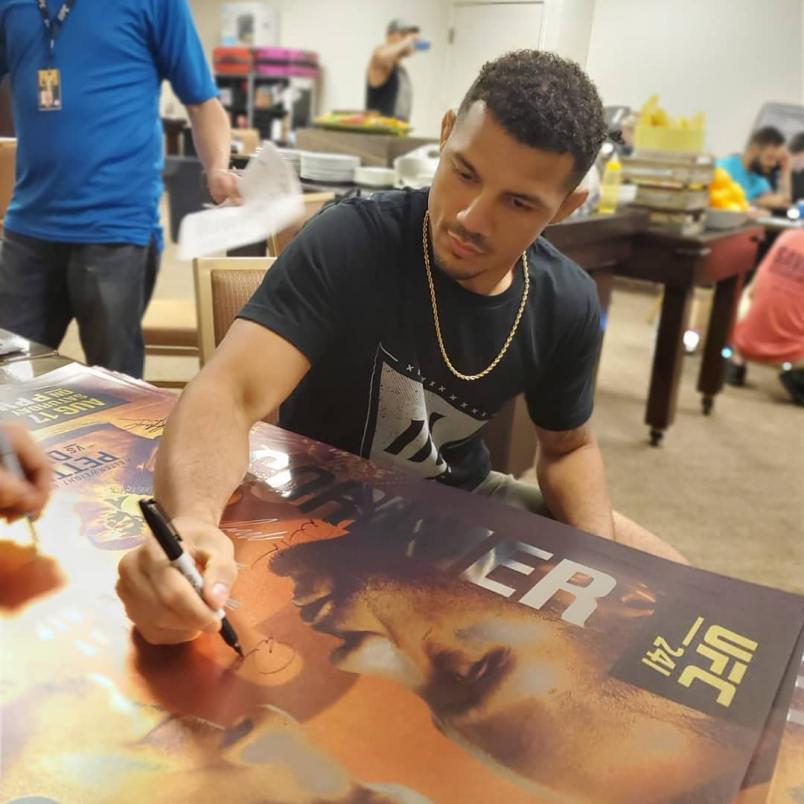 Signing Posters at UFC 241, From his Instagram @drakkar_klose
