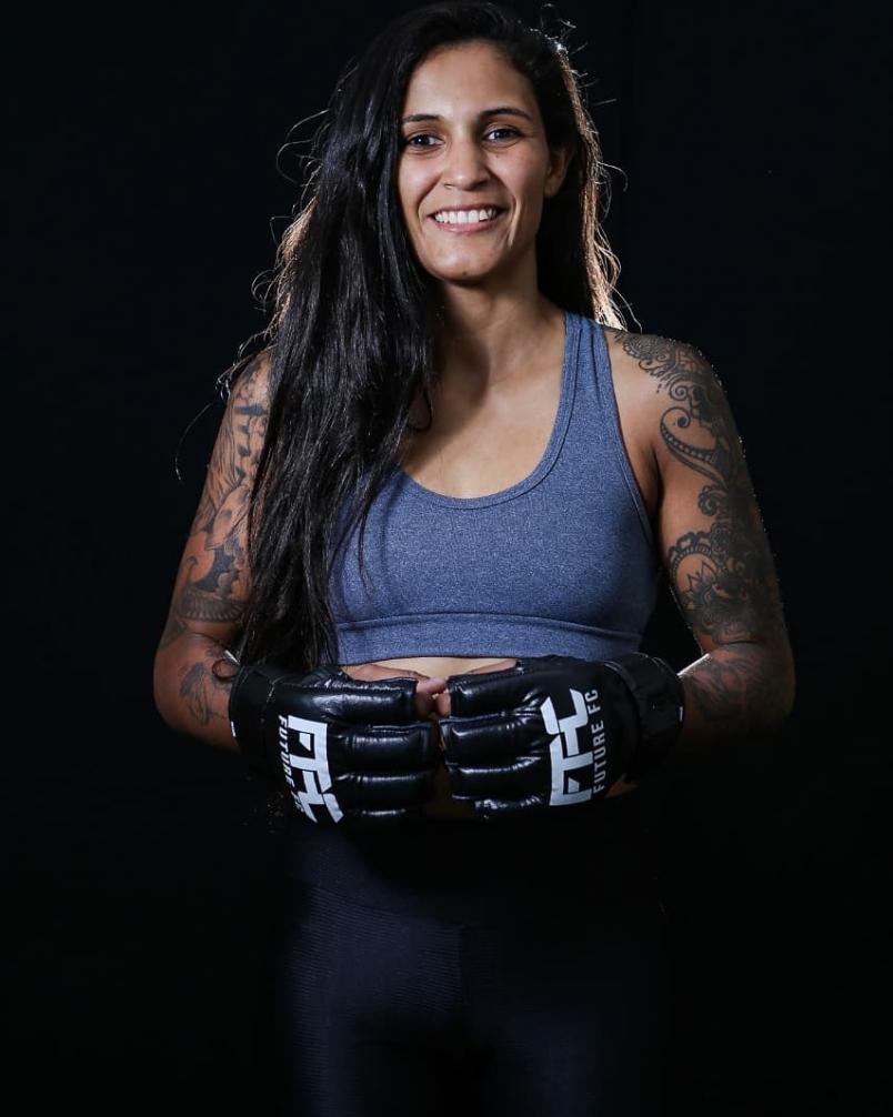 Vanessa Melo poses for a photo (Image curtesy of Vanessa Melo's Instagram, @vanessacravinho)