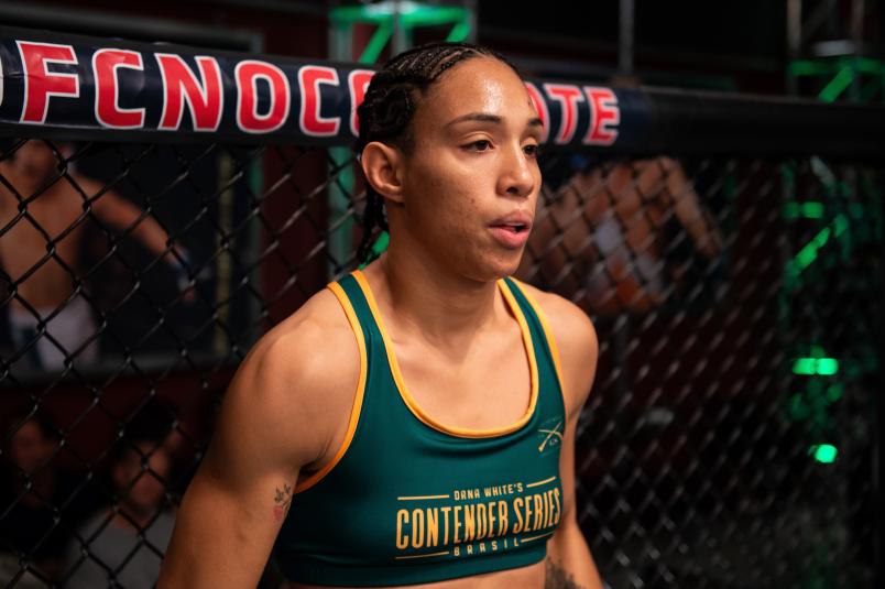 A brasileira Taila Santos se prepara para sua luta no Contender Series