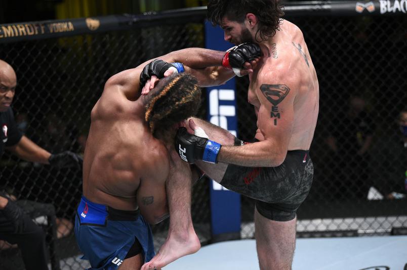 Semelsberger knees Carlton Minus in their welterweight fight during the UFC Fight Night event at UFC APEX on August 22, 2020 in Las Vegas, Nevada. (Photo by Chris Unger/Zuffa LLC)