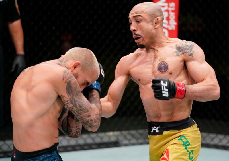 José Aldo aplica soco em Marlon Vera no UFC Vegas 17