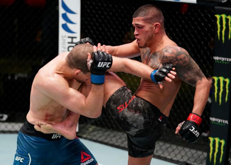 Anthony Pettis aplica joelhada em Alex Morono no UFC Vegas 17