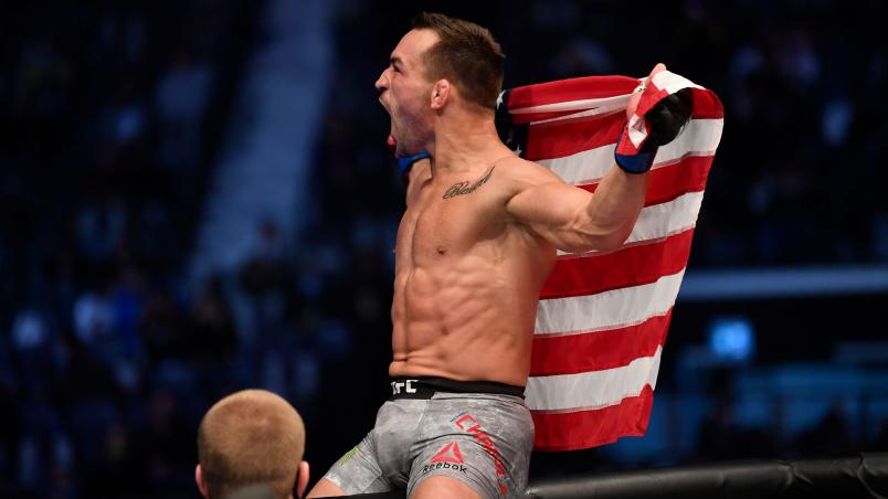 Michael Chandler celebra vitória no UFC 257