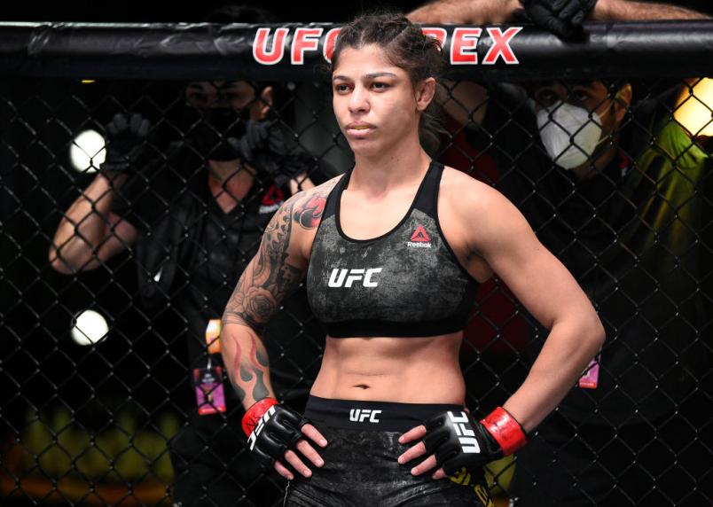 Mayra Sheetara se prepara para a luta com Mara Romero Borella no UFC Apex em Las Vegas, em setembro de 2020