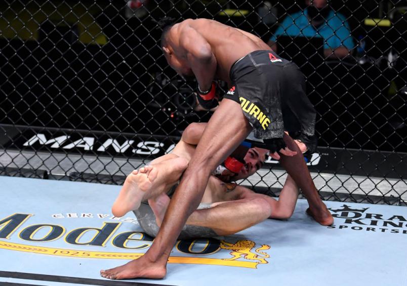 Ode Osbourne aplica golpes e nocauteia Jerome Rivera no UFC Vegas 18